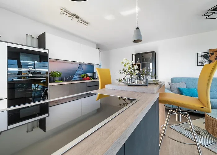 Santiano Flat- Balkon, Blick Auf Den Hafen *